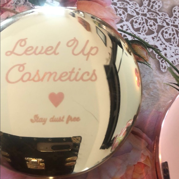 Level Up Luxury Compact Mirrors - Picture 2 of 4